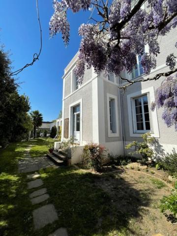 Maison Latour Bed & Breakfast Cholet Exterior photo